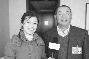 原国航董事长孔栋(右)