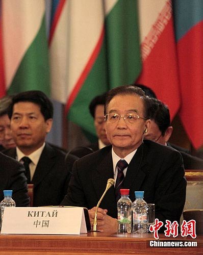 中国领导人近期频出访 关注政治经济热点问题