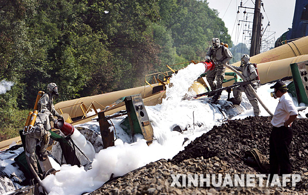 7��19�գ����ڿ����������ַ��ݣ���Ԯ��Ա�����ĳ���������ĭ�����죬�ڿ����������������������ý�巢������ͨ��˵�������ͻ��׵��г������ж���ҽ������������152�ˣ����а���27����ͯ��16�����磬�ڿ����������ַ��ݲ�˹�������������г��ѹ��¹ʡ�15�����ػ��׵ĳ����㸲������6�ڳ������ȼ�ա������5��Сʱ���������������ж������γɶ����Ʋ㣬��Ⱦ�˸���14��������